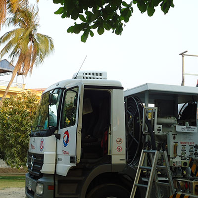 Electric truck air conditioner top installation